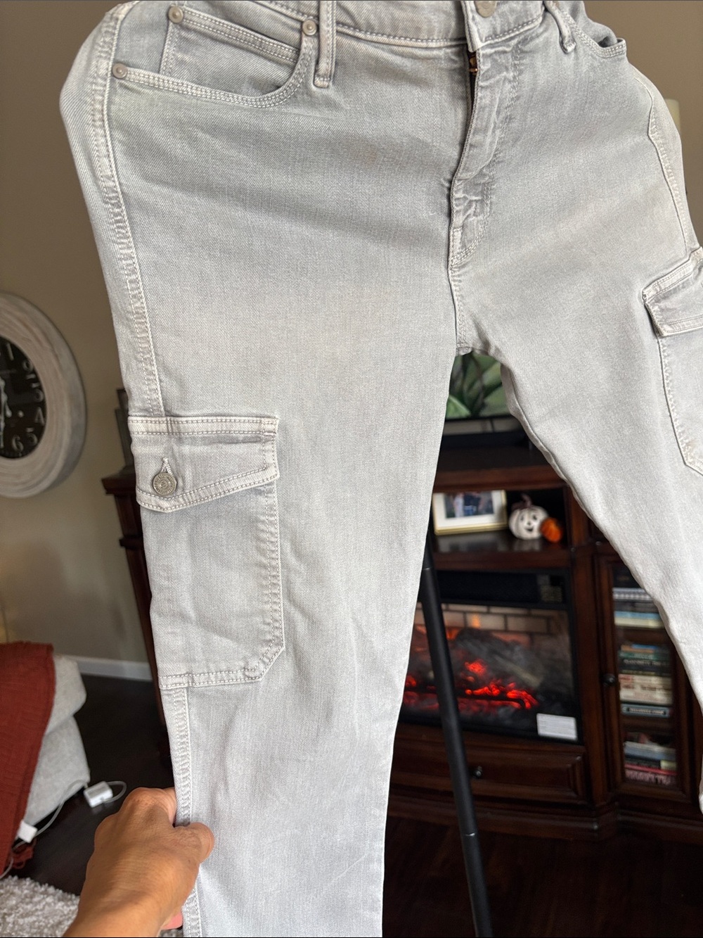 MOTHER Women's Ankle Cargo Pants in Light Gray